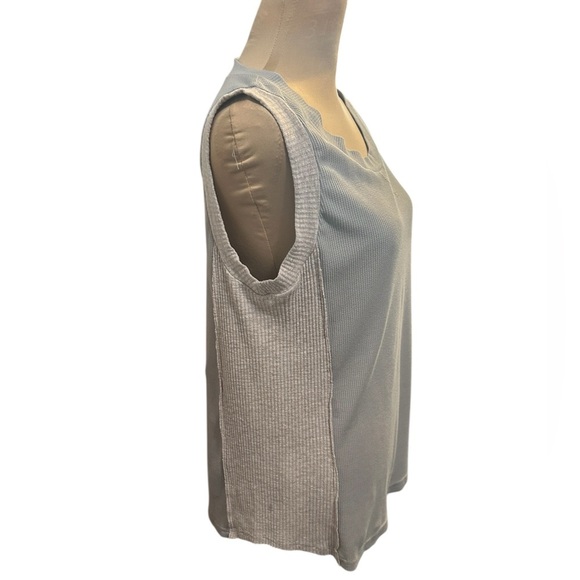 POL Ribbed and Waffle Knit Tank Top Women’s Size Large Gray Round Neck Zip Back - Picture 5 of 9